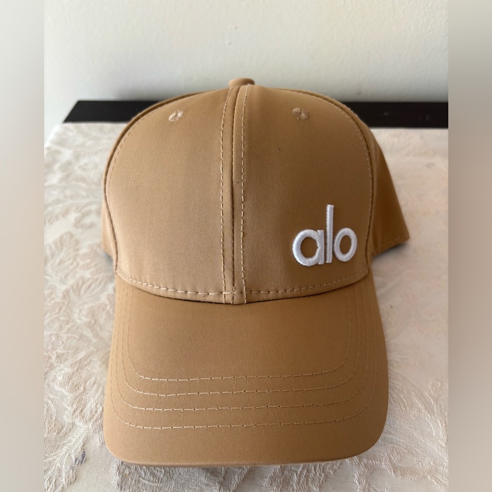 Unbranded brand New. Unisex Yoga tan and white Cap